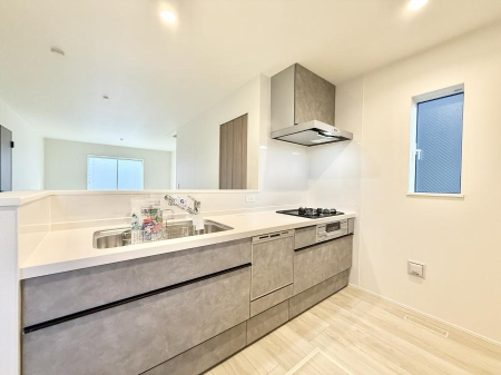 Lb` ƑƂȂAR~jP[V̏