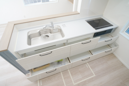 Lb` ƑƂȂAR~jP[V̏