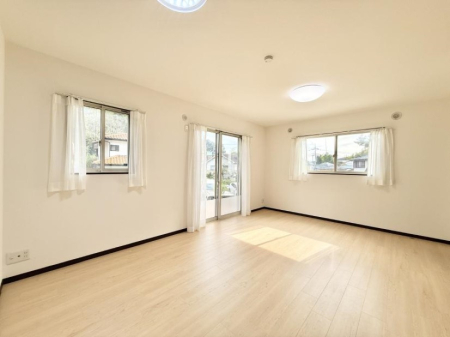 ���r���O ���������S�n�̂����A���z�̃��r���O