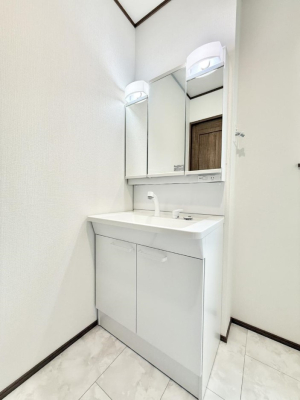 ʑEʏ Ƒ݂Ȃg₷zuł