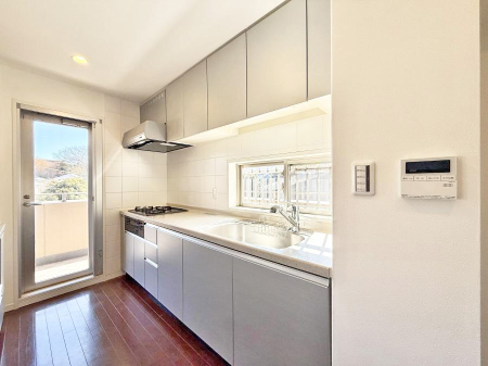 �L�b�`�� ���������y���݂ƐH�ׂ�K����͂���L�b�`��