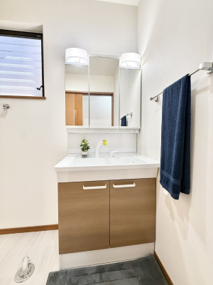 ʑEʏ Ƒ݂Ȃg₷zuł