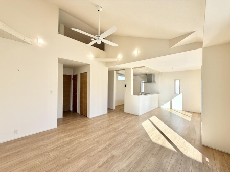 ���r���O ���������났�ƏΊ炪�W�܂�A�S���܂郊�r���O