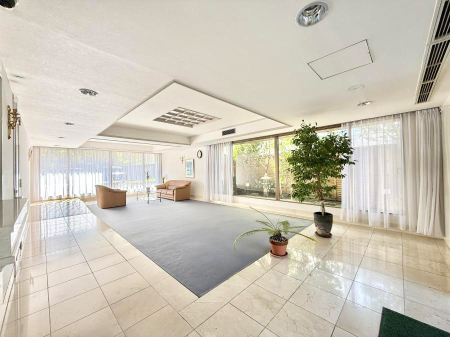 �G���g�����X �O�ρ��������̂���G���g�����X�͉��K�Ȗ����̎n�܂�����o���܂�