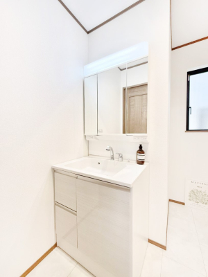 ʑEʏ 邢ʏ͖̎yłႢł