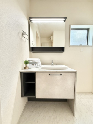 ʑEʏ Ƒ݂Ȃg₷zuł