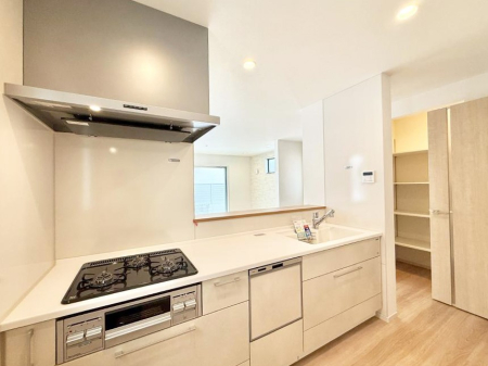 �L�b�`�� �����������������Ԃ����܂��A�Ί炠�ӂ��L�b�`��