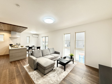 ���r���O ���������S�n�̂����A���z�̃��r���O