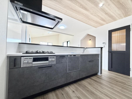 �L�b�`�� �����������������Ԃ����܂��A�Ί炠�ӂ��L�b�`��