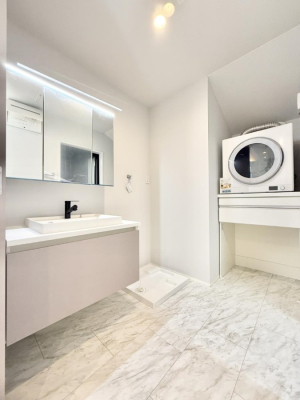 ʑEʏ Ƒ݂Ȃg₷zuł