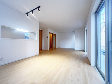 Lb` ƑƂȂAR~jP[V̏