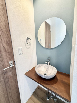 ʑEʏ Ƒ݂Ȃg₷zuł