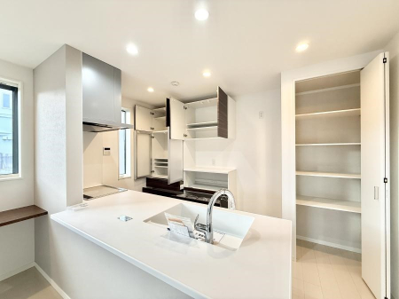 �L�b�`�� �����������������Ɗy�����Ȃ�A���K�ȃL�b�`�����