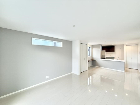 ���r���O ���������S�n�̂����A���z�̃��r���O