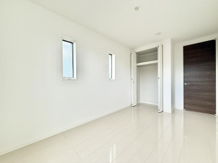 �Q�� ���������̔z�u��ʋC���̗ǂ��݌v�ŕ����̋�C�������炸�A��ɐV�N�ȋ�C������܂�