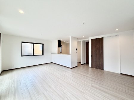 ���r���O ����