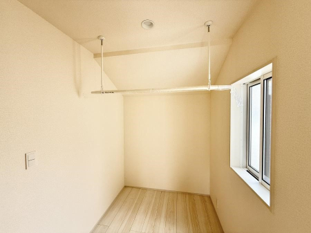 ̑ ݔV⎞ԂCɂ󕨂AOߗނ܂B