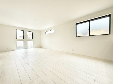 ���r���O ���������S�n�̂����A���z�̃��r���O