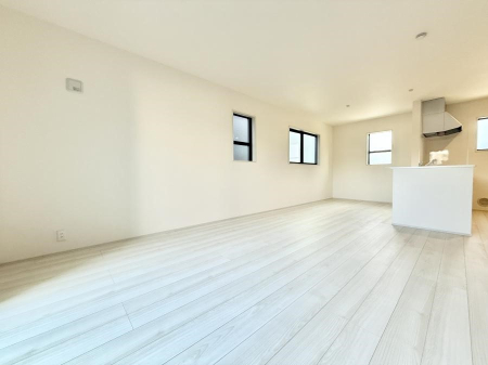 ���r���O ����