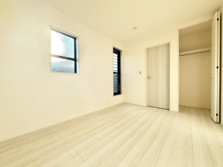 �Q�� ����