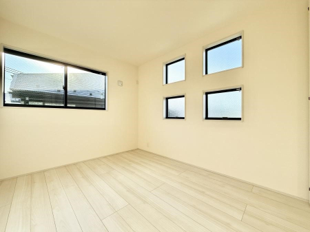 �Q�� ����