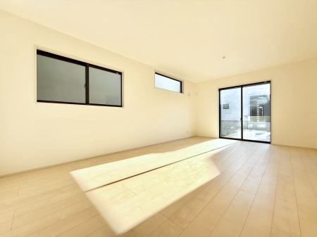 ���r���O ����