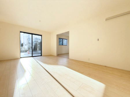 ���r���O ����