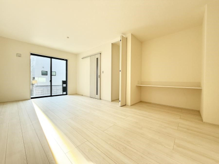 ���r���O ����