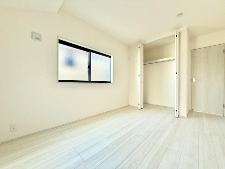 �Q�� ����