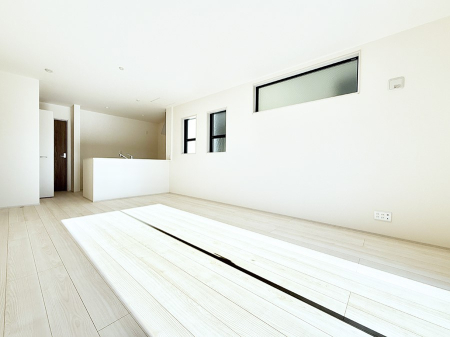 ���r���O ����