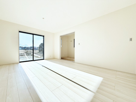 ���r���O ����