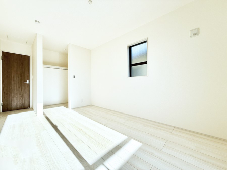 �Q�� ����