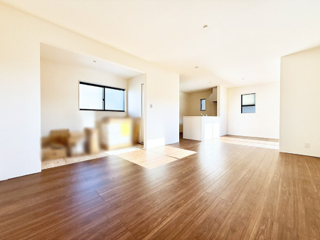 ���r���O ����