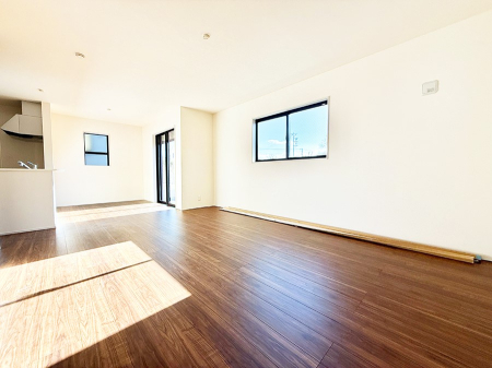 ���r���O ����