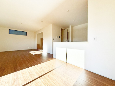 ���r���O ����