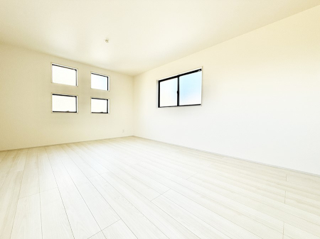 ���r���O ����