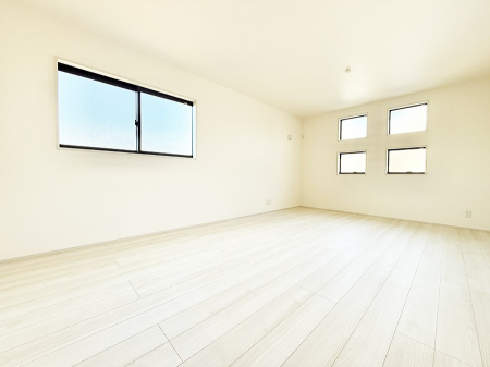 ���r���O ����