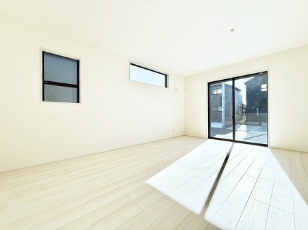 ���r���O ����