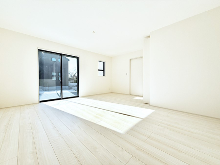 ���r���O ����