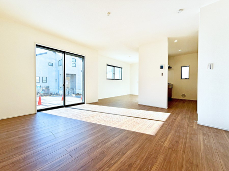 ���r���O ����