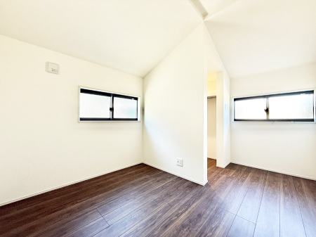 �Q�� ����