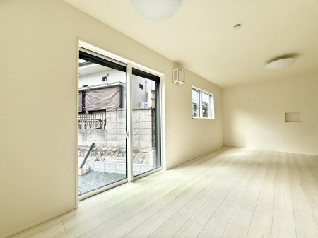 rO 났ƏΊ炪W܂AS܂郊rO