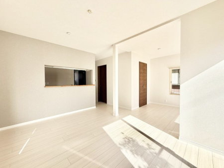 ���r���O ���������S�n�̂����A���z�̃��r���O