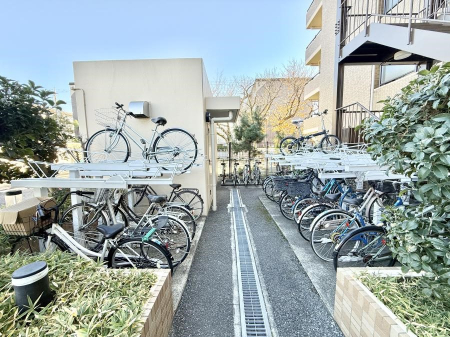 ���̑� �O�ρ��~�n���ɒ��֏���������Ă���A���]�Ԃ̗��p���X���[�Y�ł�