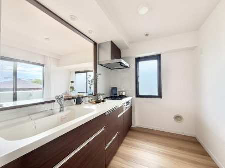 Lb` ƑƂȂAR~jP[V̏