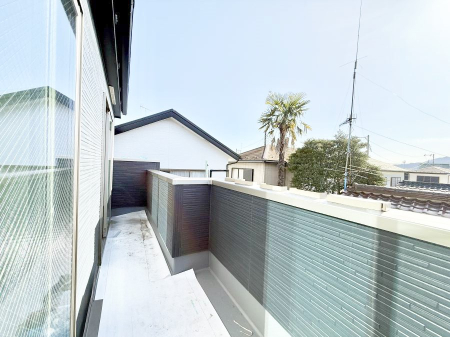 �o���R�j�[ ������ ���R��g�߂Ɋ�����A�J���I�ȃo���R�j�[