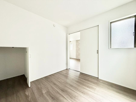 �Q�� ����