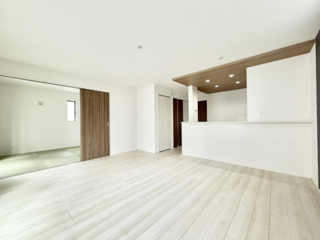 ���r���O ����