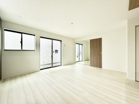 ���r���O ����