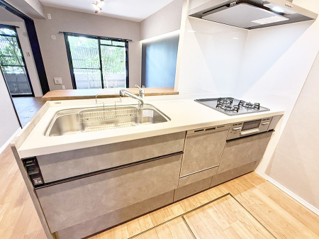 Lb` ƑƂȂAR~jP[V̏